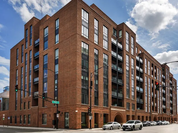 305 S Racine Ave #2A, Chicago, IL 60607
