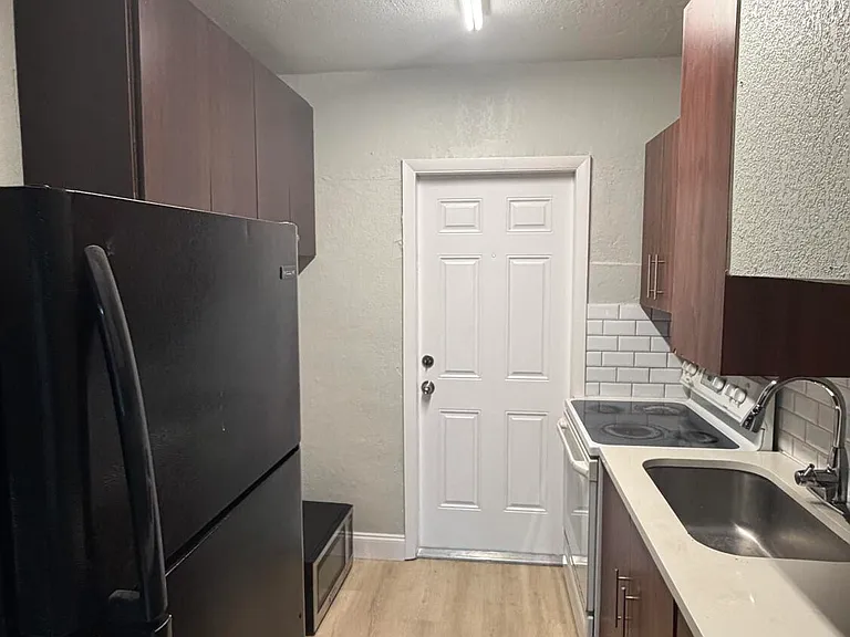 911 NW 12th Ave #1-A — Photo 5