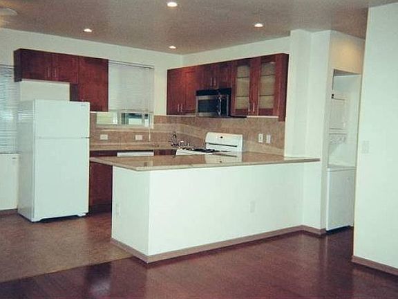 2nd image of 1061 Loring St