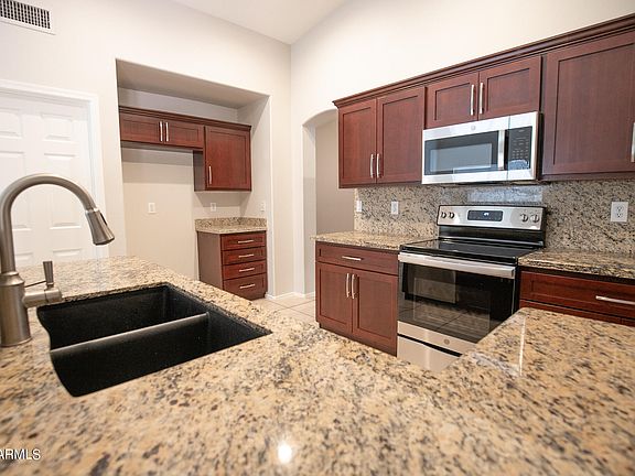 3rd image of 18637 N 35th Pl