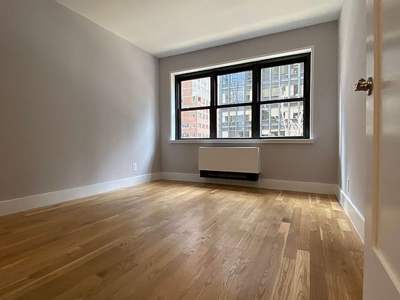 3rd image of 305 E 47th St #8E