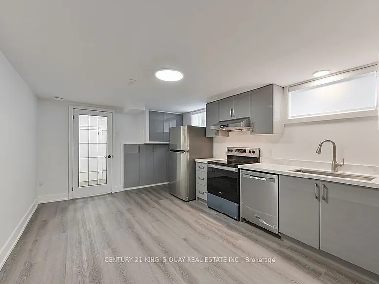 989 Old Cummer Ave #LOWER — Photo 8