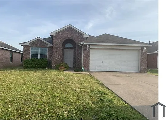 804 Buttercup Ln — Photo 1