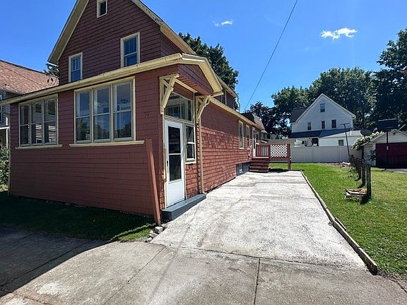 3rd image of 39 Elm St