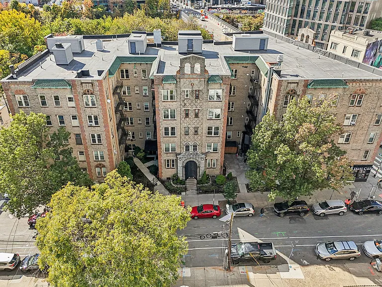 Magnolia Apartments — Photo 11