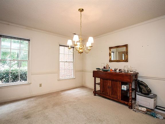 4th image of 2910 Oakcroft Dr