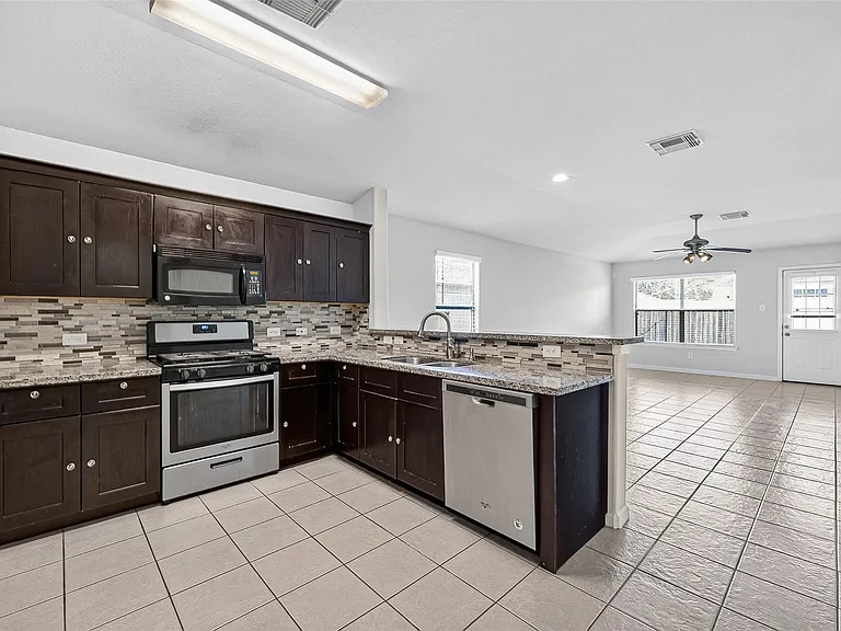 10907 Barker Gate Ct — Photo 9