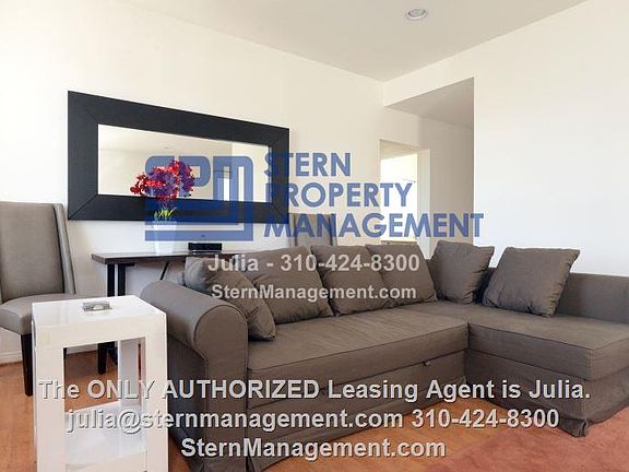 3rd image of 1136 S Clark Dr APT 3