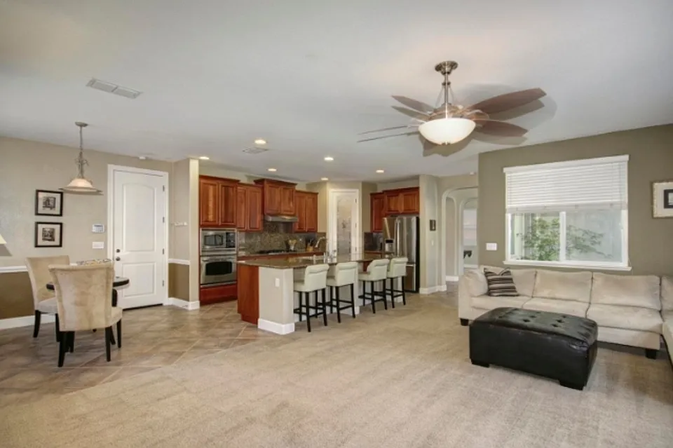 821 Bluestone Cir