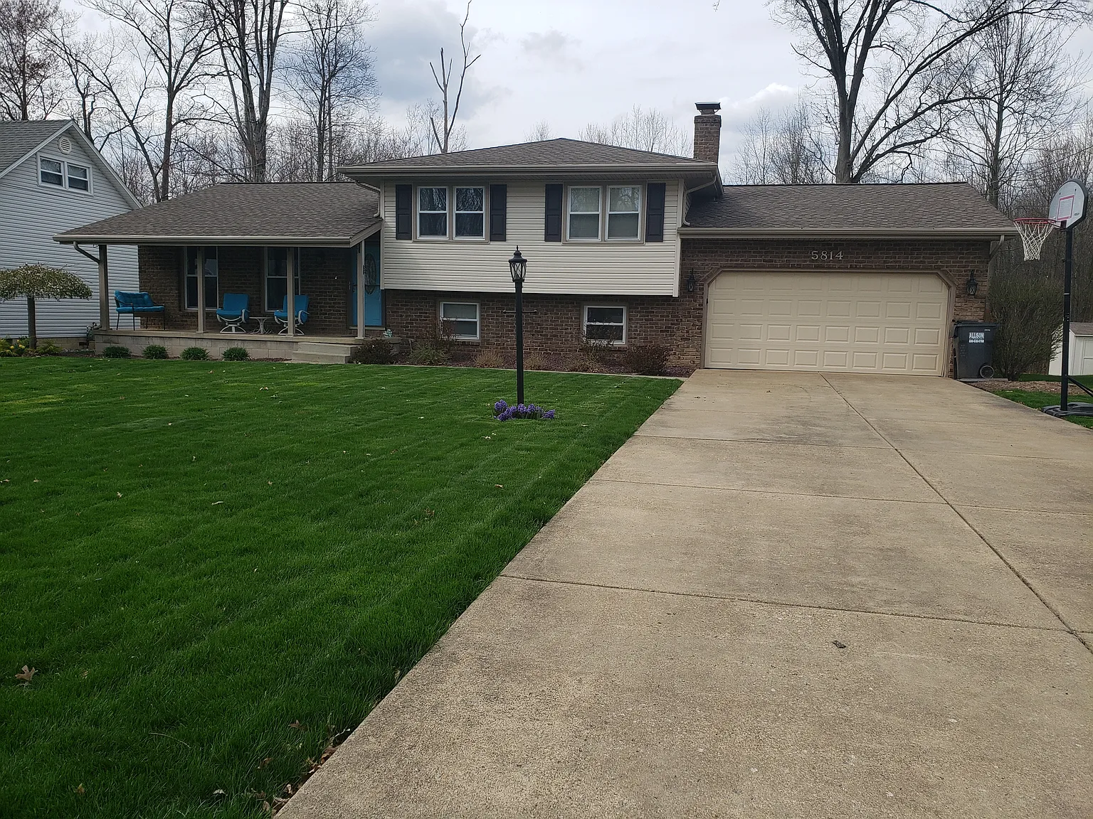 5814 Yorktown Ln photo 1