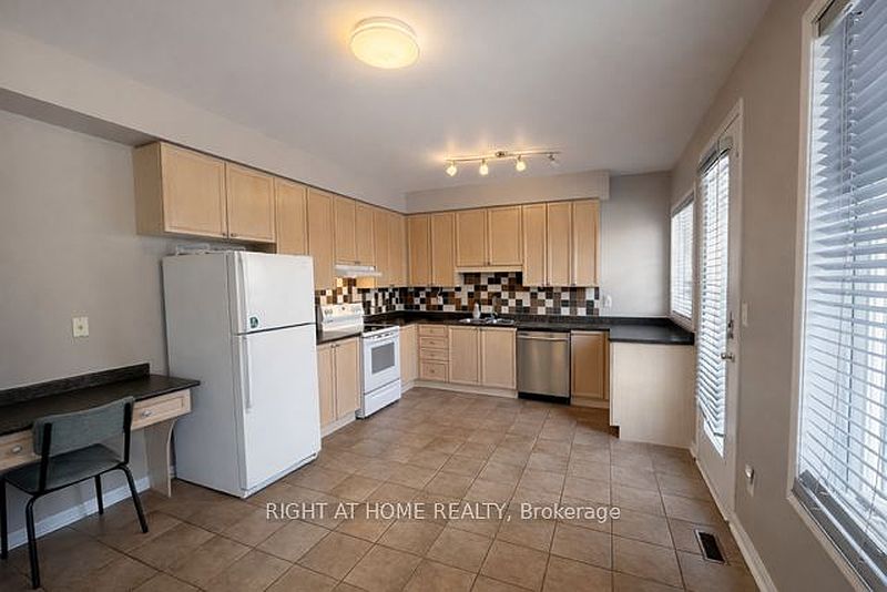 Burlington House for rent - 3 Bedrooms — photo 6