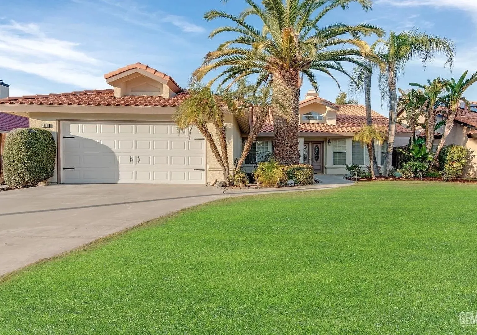 14004 Las Entradas - Gorgeous NW remodeled home with POOL and SPA. Remodeled with putting green a... — Photo 2