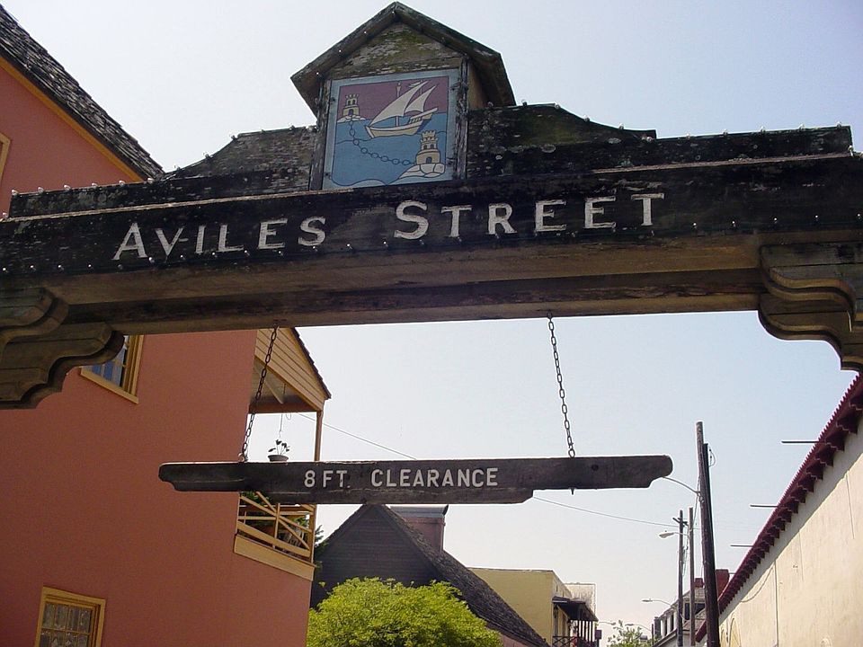 1st image of 6 Aviles St
