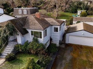 3900 Ascot Dr, Saanich, BC V8P 3S1