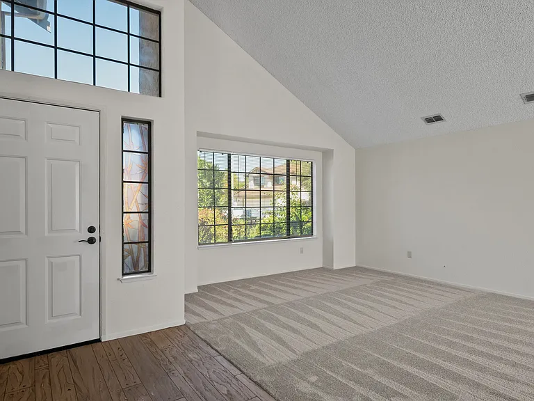 321 Brookshire Ct — Photo 12