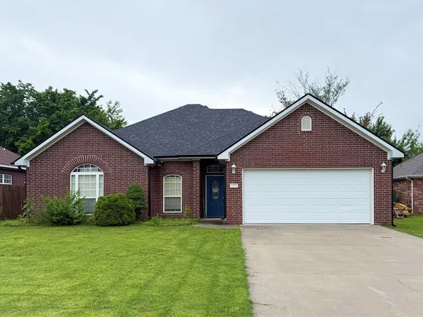 1203 N 22nd Pl, Rogers, AR 72756