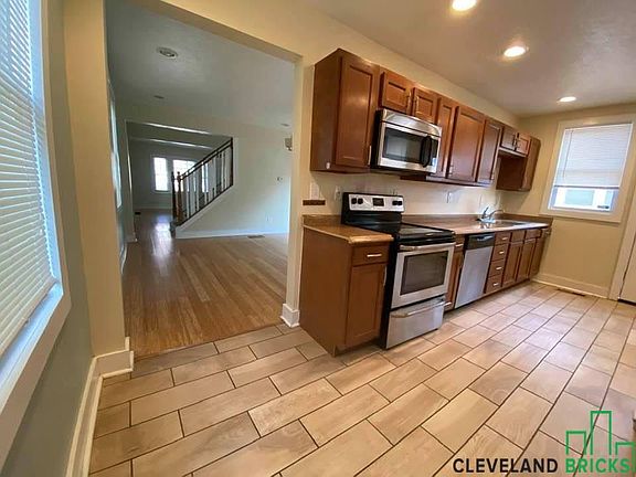2nd image of 1328 W 65th St