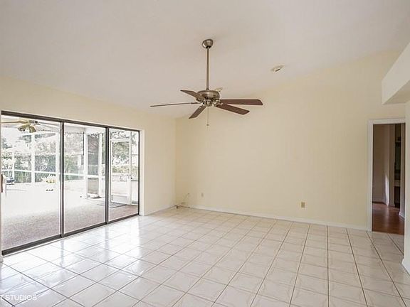 4th image of 132 SW Inwood Avenue