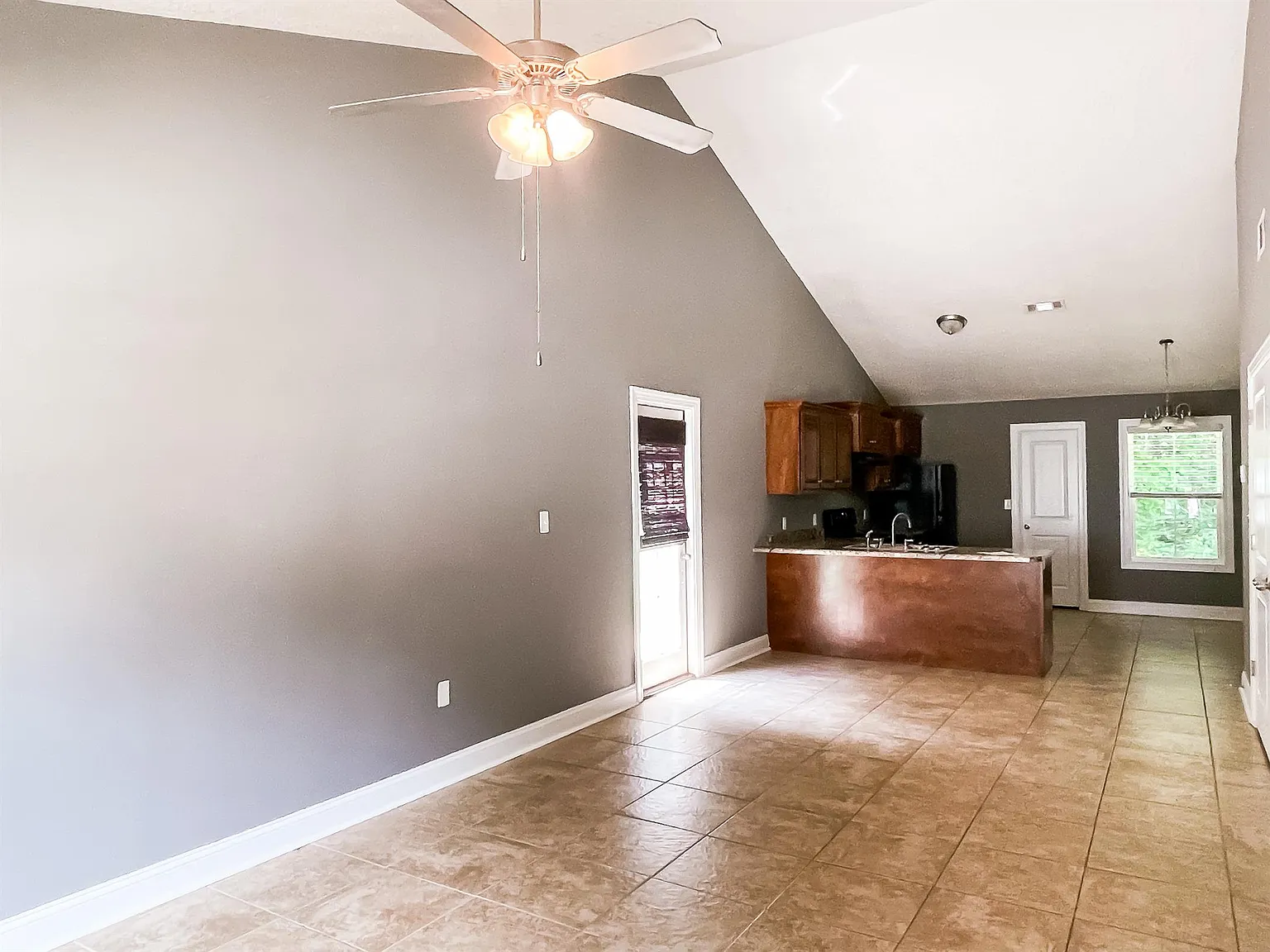 1613 Oxford Place — Photo 4