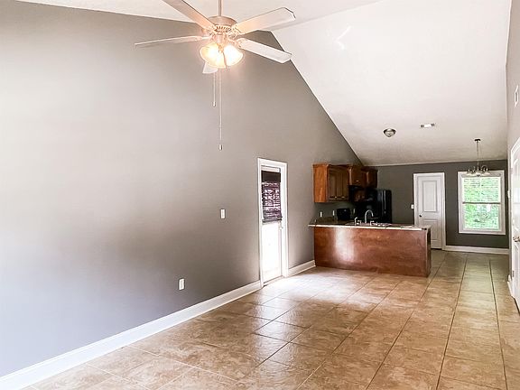 3rd image of 1613 Oxford Pl