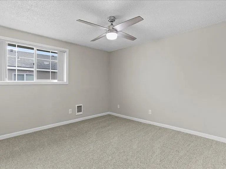 526 S 40th Ave #D209 — Photo 11