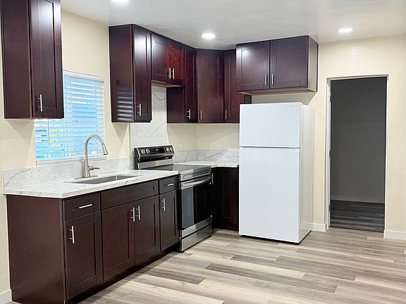 4th image of 319-27 W 10th Ave #327