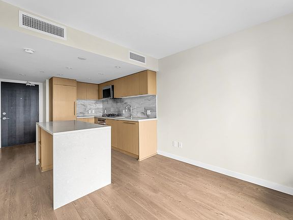 5th image of 8189 Cambie St #2405