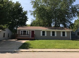 419 Singapore Ln, Carpentersville, IL