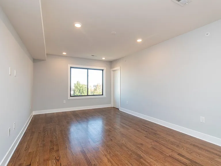 814 N Uber St — Photo 14