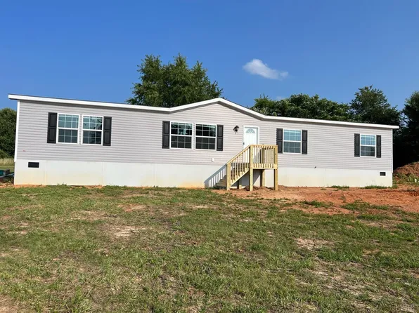 7374 Blue Ridge Dr, Hurt, VA 24563