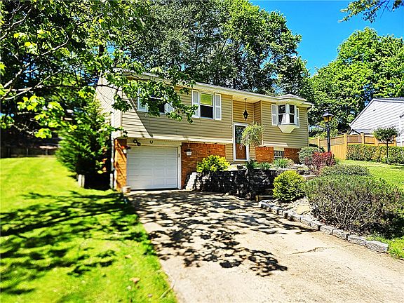 2nd image of 322 Chelsea Dr