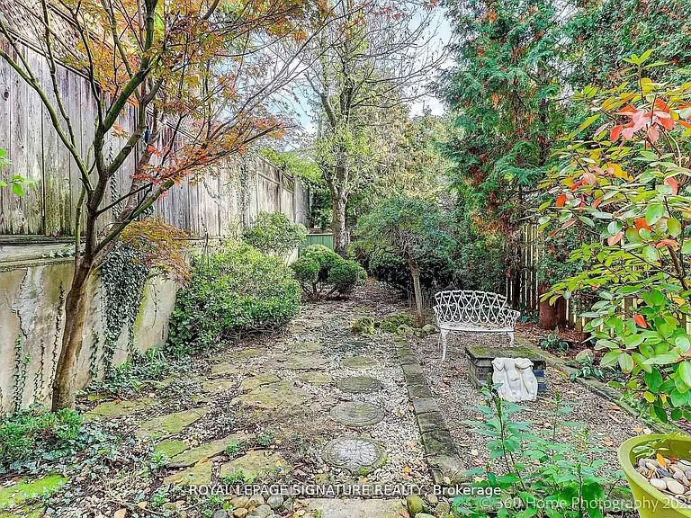 337 Glen Rd — Photo 41