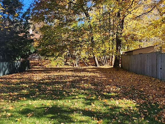 5th image of 33 Brook Ave