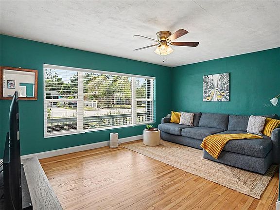 4th image of 3313 E Kaley Ave
