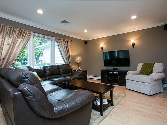 4th image of 35 Canterbury Dr