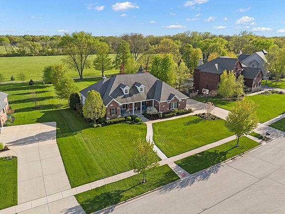 2nd image of 300 Merry Oaks Dr