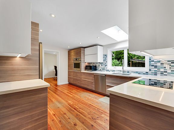4th image of 40524 Highlands Way N