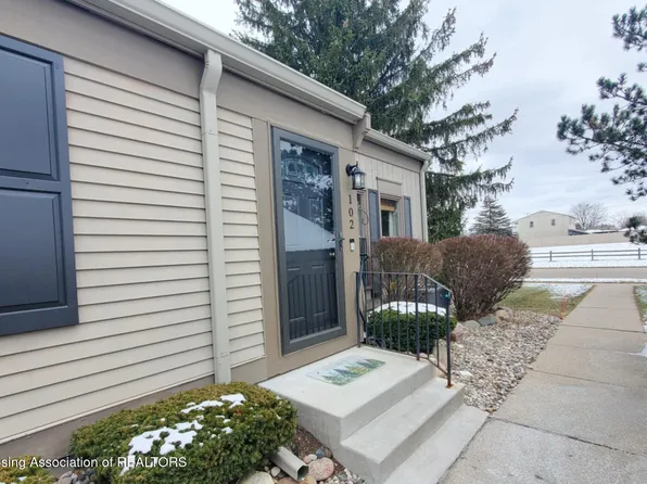 102 Park Meadows Dr, Lansing, MI 48917