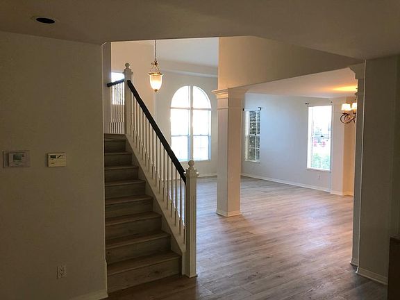 4th image of 2338 Laurelwood Dr