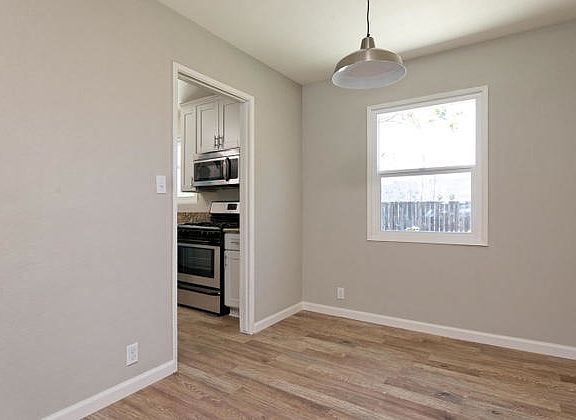 4th image of 5109 Floral Dr