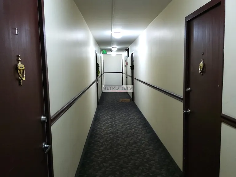Hallway to to the unit