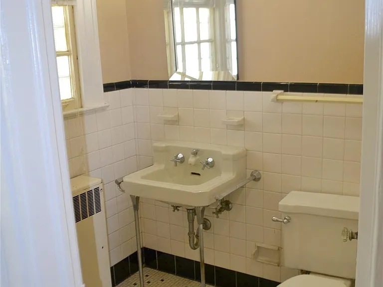 Master bath (downstairs)