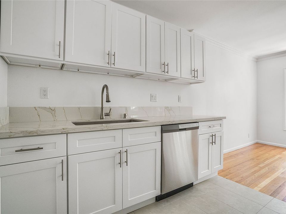 1st image of 8563-8569 Holloway Dr #3