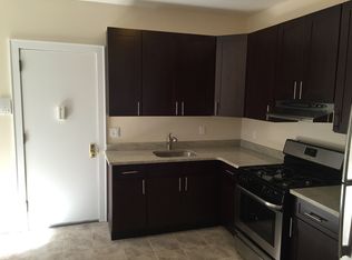 2312 31st St, Astoria, NY 11105