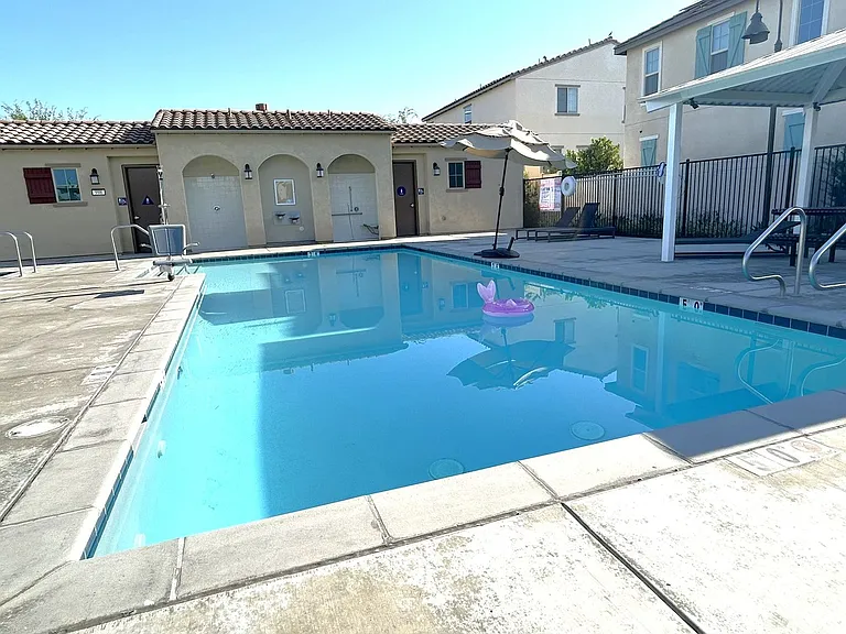 1014 W Buttercup Ln — Photo 36