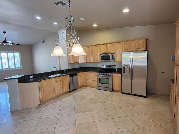 4th image of 2818 Sandalwood Ct
