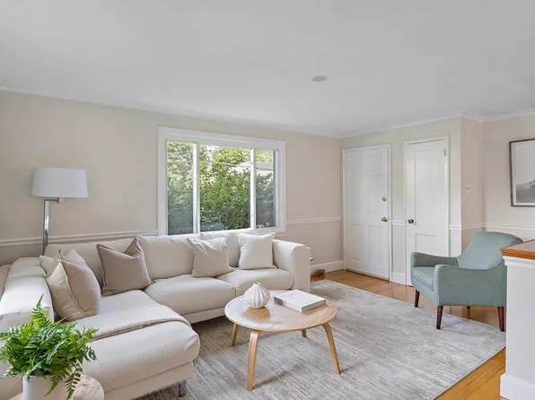 10 Grew Hill Rd #1, Roslindale, MA 02131