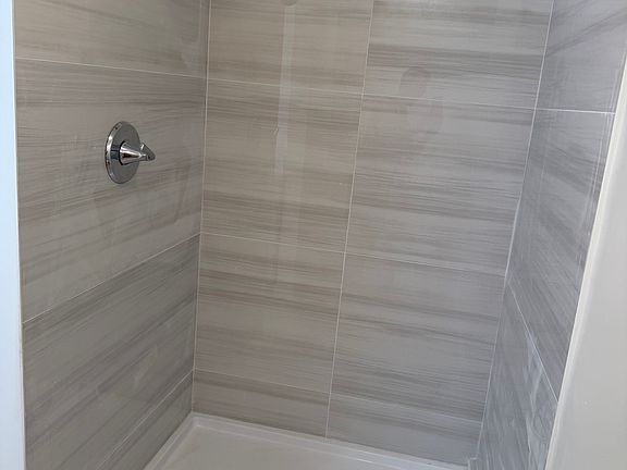 4th image of 701 S Grevillea Ave #1B