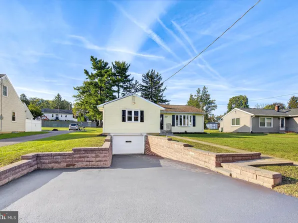 1930 Manor Ridge Dr, Lancaster, PA 17603