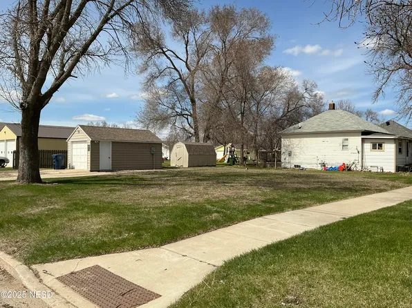 525 3rd St SW, Watertown, SD 57201